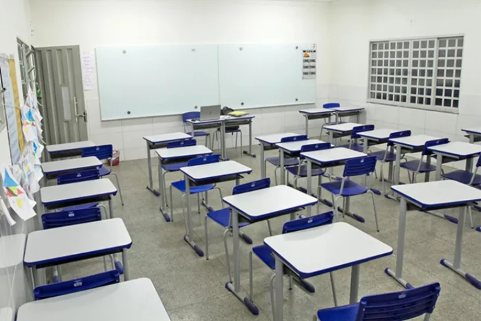 86 municípios de MT não pagam o piso salarial aos educadores, diz Sintep — Foto: MP-MT