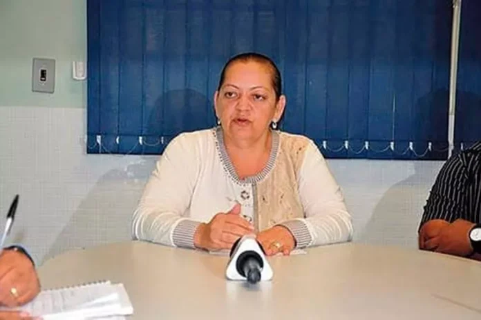 A diretora do Serviço de Saneamento Ambiental de Rondonópolis (Sanear), Terezinha Silva de Souza, de 53 anos, foi assassinada a tiros na manhã desta sexta-feira (15) no Centro de Rondonópolis — Foto: Reprodução