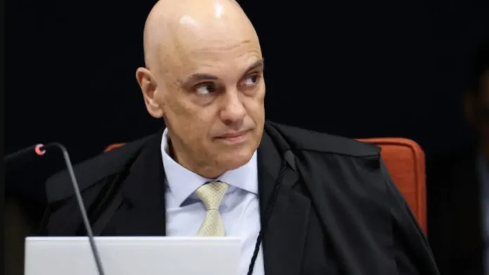Segundo Moraes, os deputados acampados na Praça dos Três Poderes estariam 