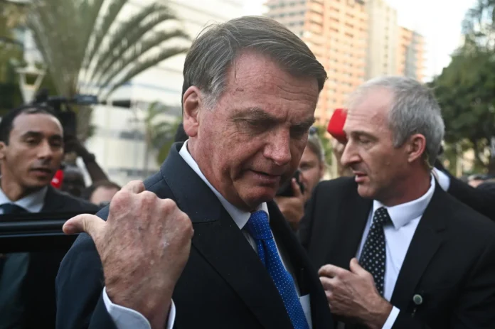 Ex-presidente Jair Bolsonaro estava em prisão domiciliar há mais de 100 dias antes de ser preso preventivamente neste sábado (22). (Foto: EFE/Andre Borges)