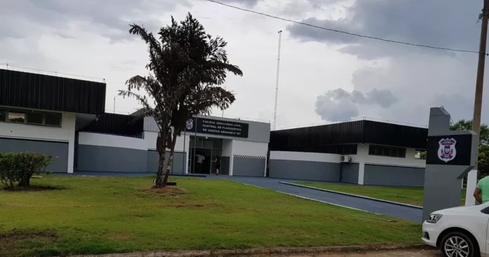 As envolvidas foram encaminhadas à Central de Flagrantes. Segundo o boletim, ela seguia exaltada e ameaçou voltar ao local para atear fogo na casa. — Foto: Polícia Civil de MT